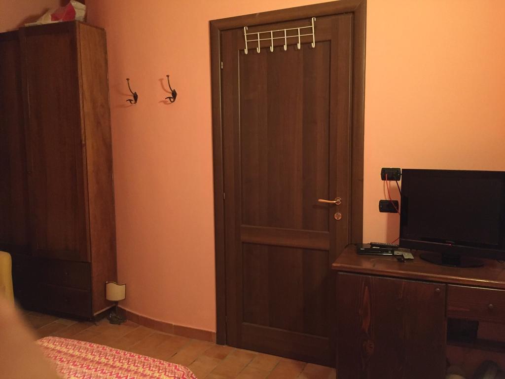 Il Casello Hotell Paola Rum bild