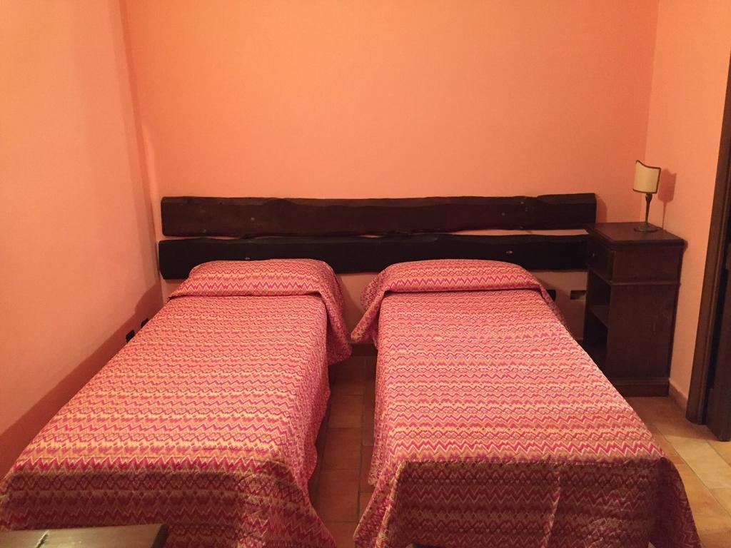 Il Casello Hotell Paola Rum bild
