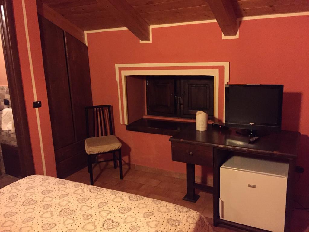 Il Casello Hotell Paola Rum bild