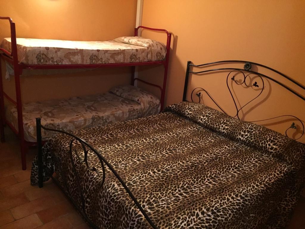 Il Casello Hotell Paola Rum bild